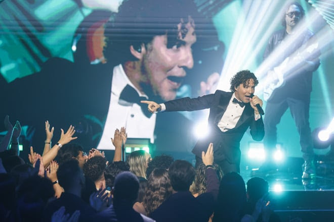 DAVID BISBAL EMOCIONA CON EL ESTRENO DE “VIVIR ASÍ ES MORIR DE AMOR”