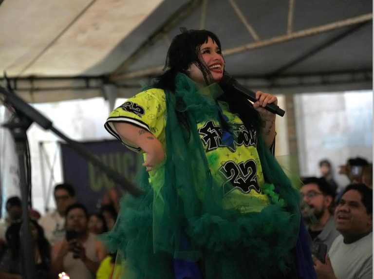 Amandititita en explanada de Tlalpan