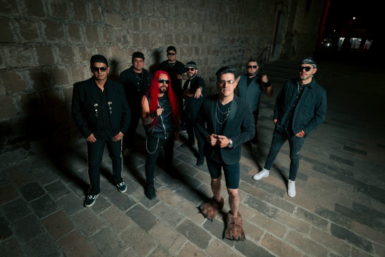 LA SANTÍSIMA VOLADORA PRESENTA “PERFECTA”