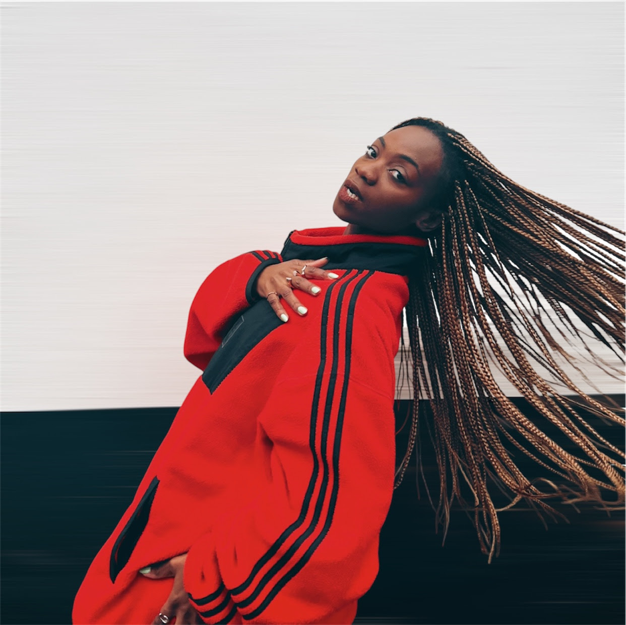 Nessa May rompe con todo en el explosivo videoclip de “Shake”
