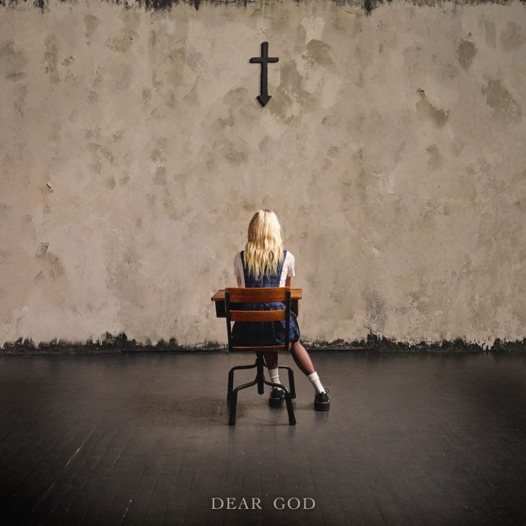 THE PRETTY RECKLESS ESTRENAN SENCILLO DEAR GOD