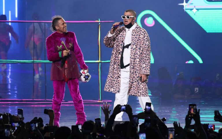 Ruben-Albarran-Bad-Bunny-Premios-MIAW-MTV-Concierto-(1)