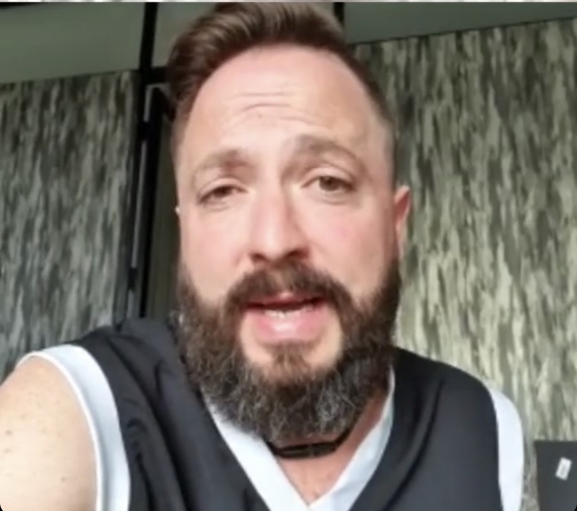 Kill the TV  nuevo sencillo First Time (Entrevista video)