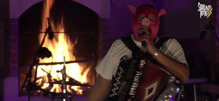 31FED530-2F44-4C74-A8CD-34D01D0BAD38