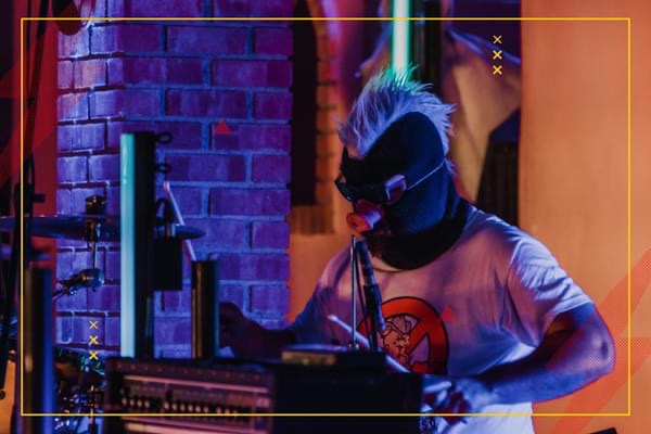 4850D979-30A9-4728-87EF-2601BF0E86F0