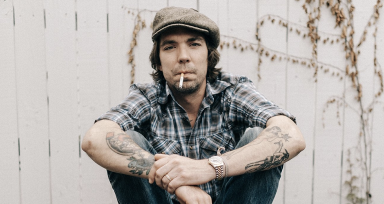 Justin Townes Earle murió de "probable sobredosis de drogas" leyenda del country y el folk Steve Earle