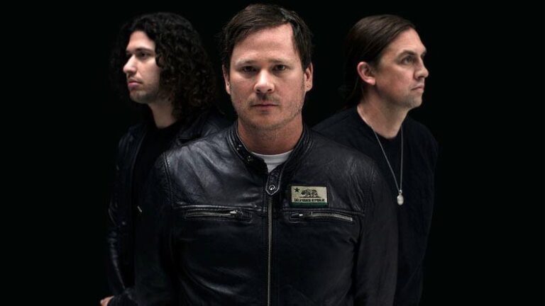 Tom Delonge de Angels & Airwaves están de regreso