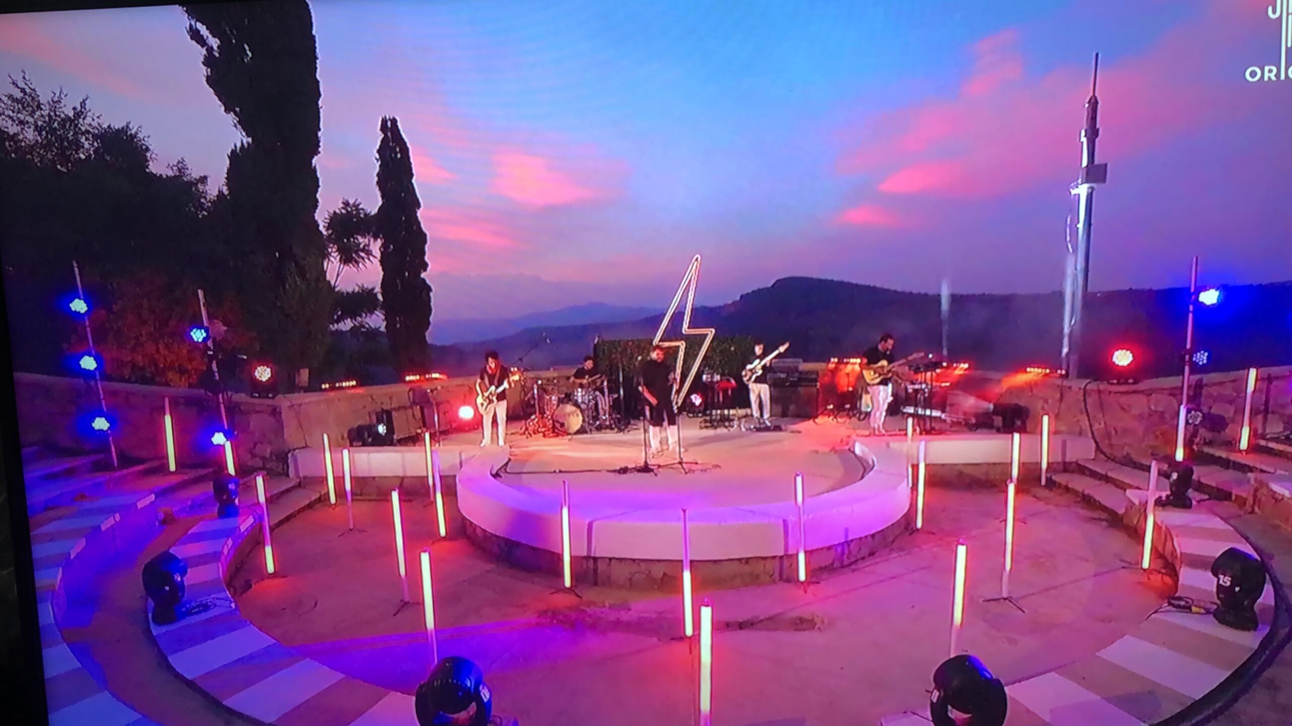 4A9ED3B2-2405-41F6-B490-9AEFABBA0BF7