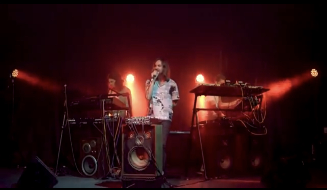 Mira a Tame Impala interpretar "Borderline" en Fallon