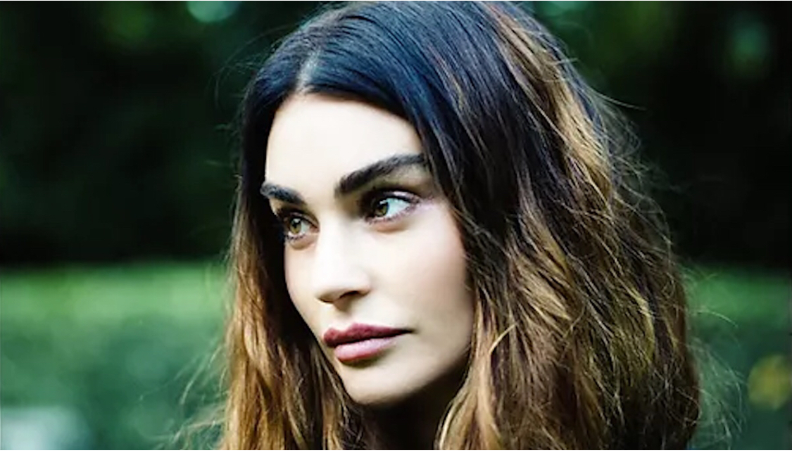 La hija de Ozzy, Aimee Osbourne, anuncia su álbum debut y presenta "House of Lies"