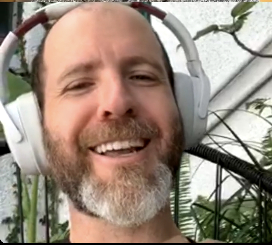 En entrevista @technicolorfab platican  de su show en @salaestelaroficial . Así cómo burno material Para 2021