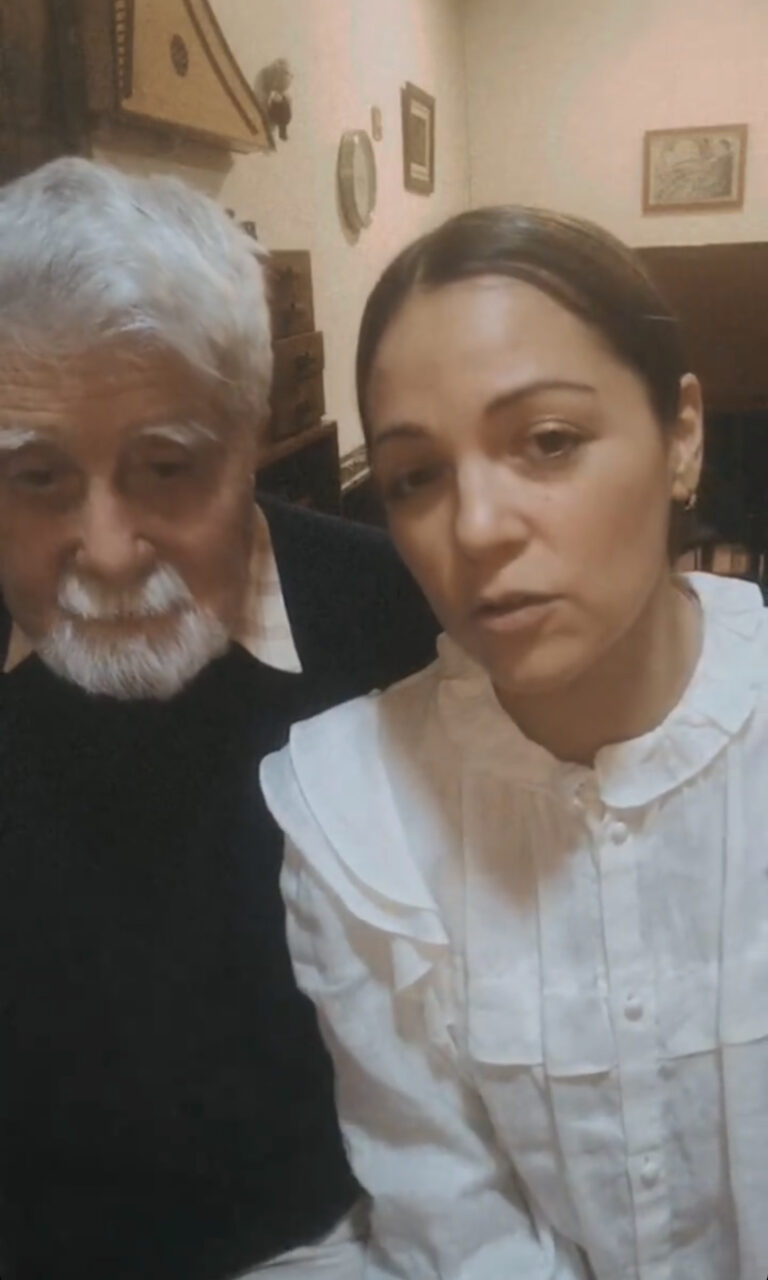 Natalia Lafourcade junto al talento de su padre interpretan a dueto un par de canciones