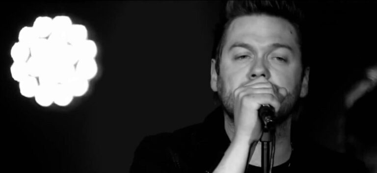 TomMeighan_Kasabian_01