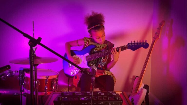 NandiBushell_RHCP_Cover