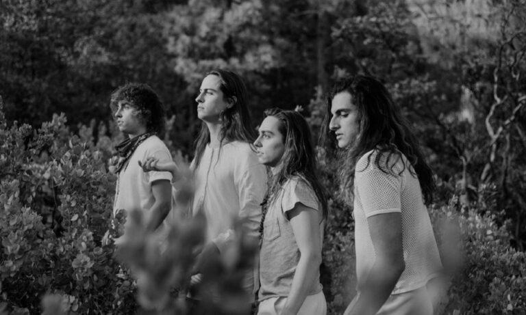 GretaVanFleet_BrokenBells