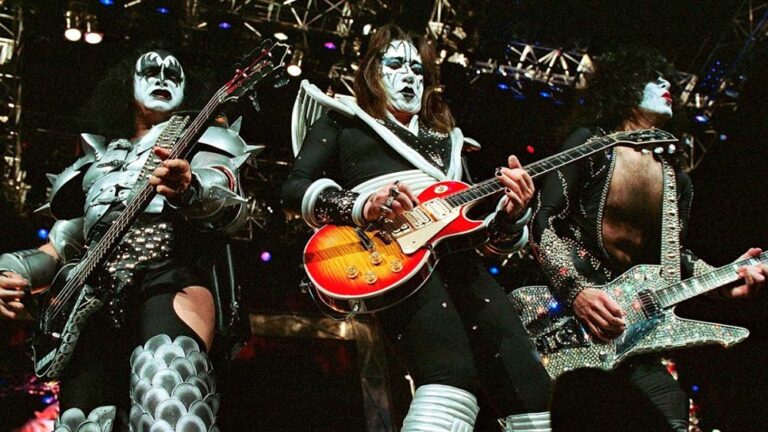 Kiss_Tokio2001_01