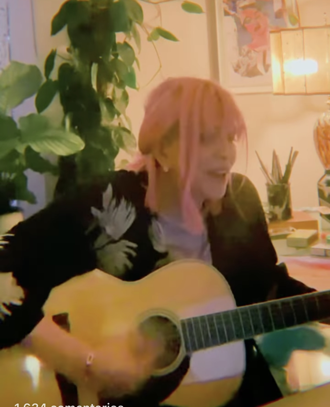 Courtney Love hace una versión emocional de Britney Spears "Lucky"