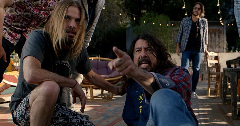 Foo Fighters libera el primer tráiler oficial de su película de comedia de terror “Studio 666”