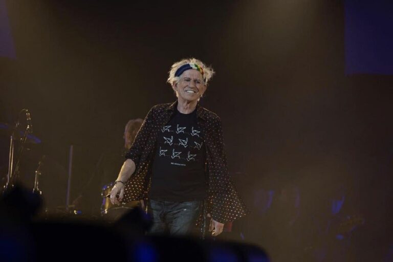 Keith Richards subasta su guitarra Gibson y un NFT con fines benéficos