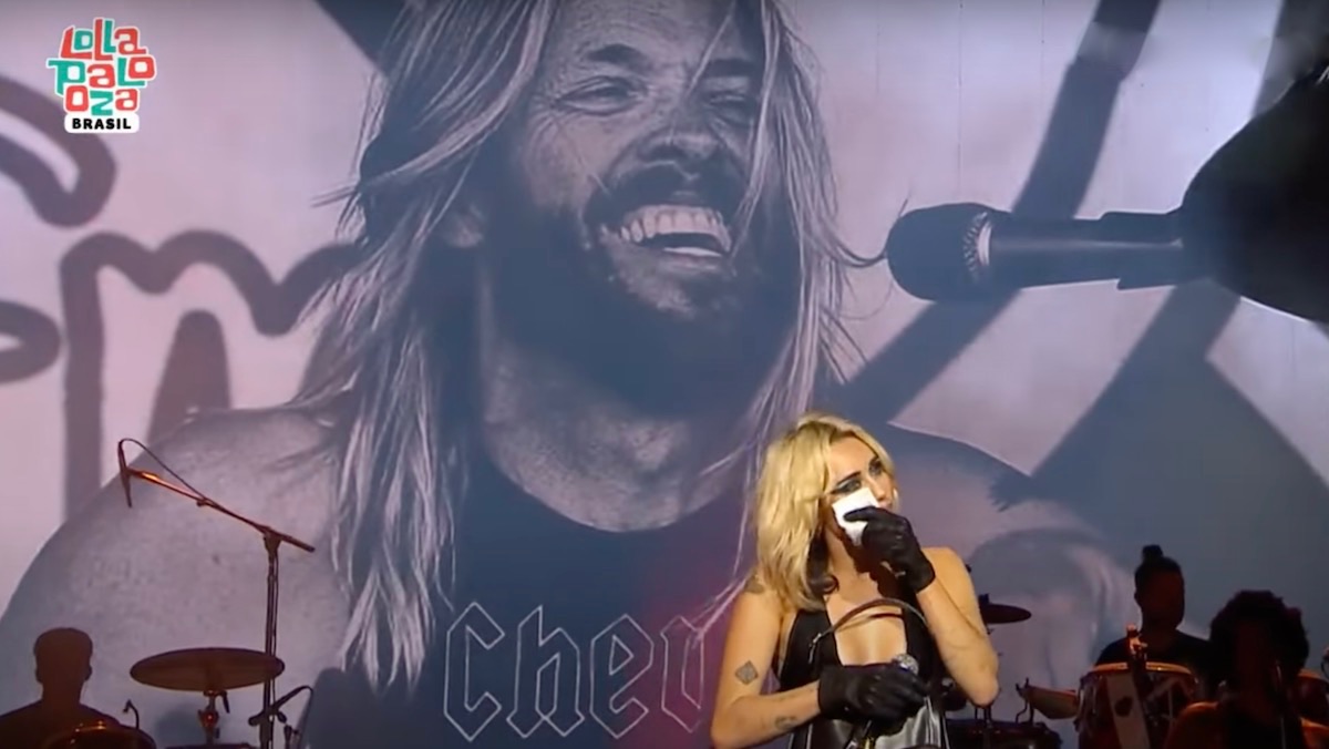 Miley Cyrus entrega emotivo tributo a Taylor Hawkins