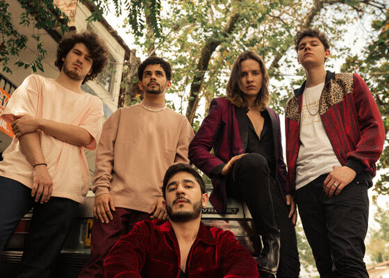 La Banda del Bisonte se estrena en México tocando en Vive Latino