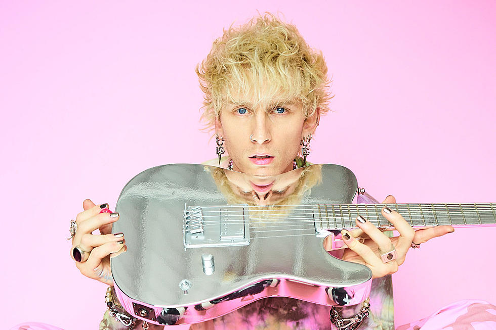 Machine Gun Kelly reserva gira masiva de 52 fechas en arenas con Avril Lavigne y más aperturas rotativas