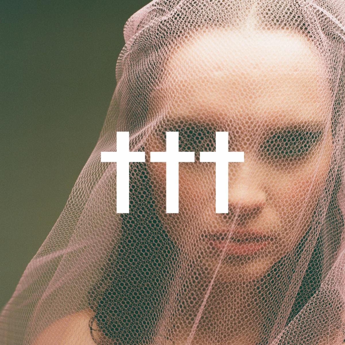 ÜÜÜ (Crosses) estrenan Initiantion y Protection