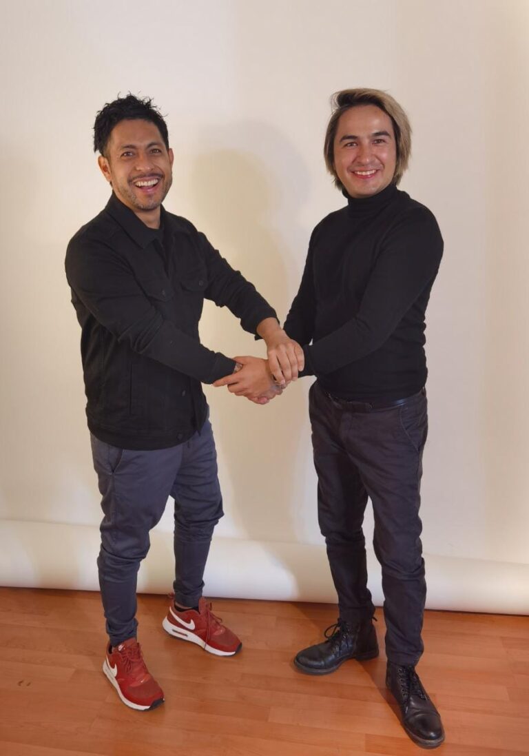 (Ex vocalista de Odisseo) e Iván Vidauri (Ex vocalista de Comisario pantera)