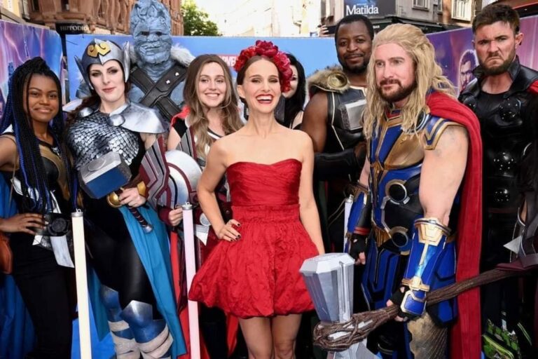 Thor Love And Thunder actores en la alfombra azul de Londres (1)