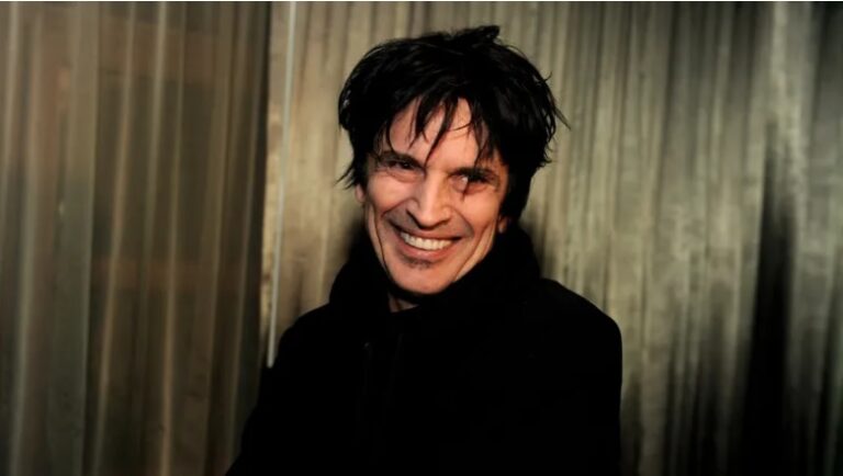 Tommy Lee de Mötley Crüe se desnudó