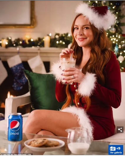 Lindsay Lohan se viste con traje de Papá Noel para el nuevo anuncio de Pepsi