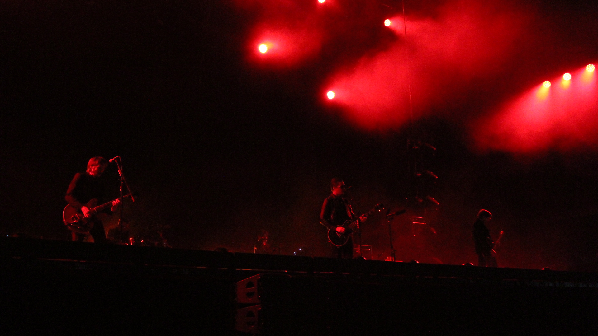 INTERPOL THE WORLD IS A VAMPIRE (13)