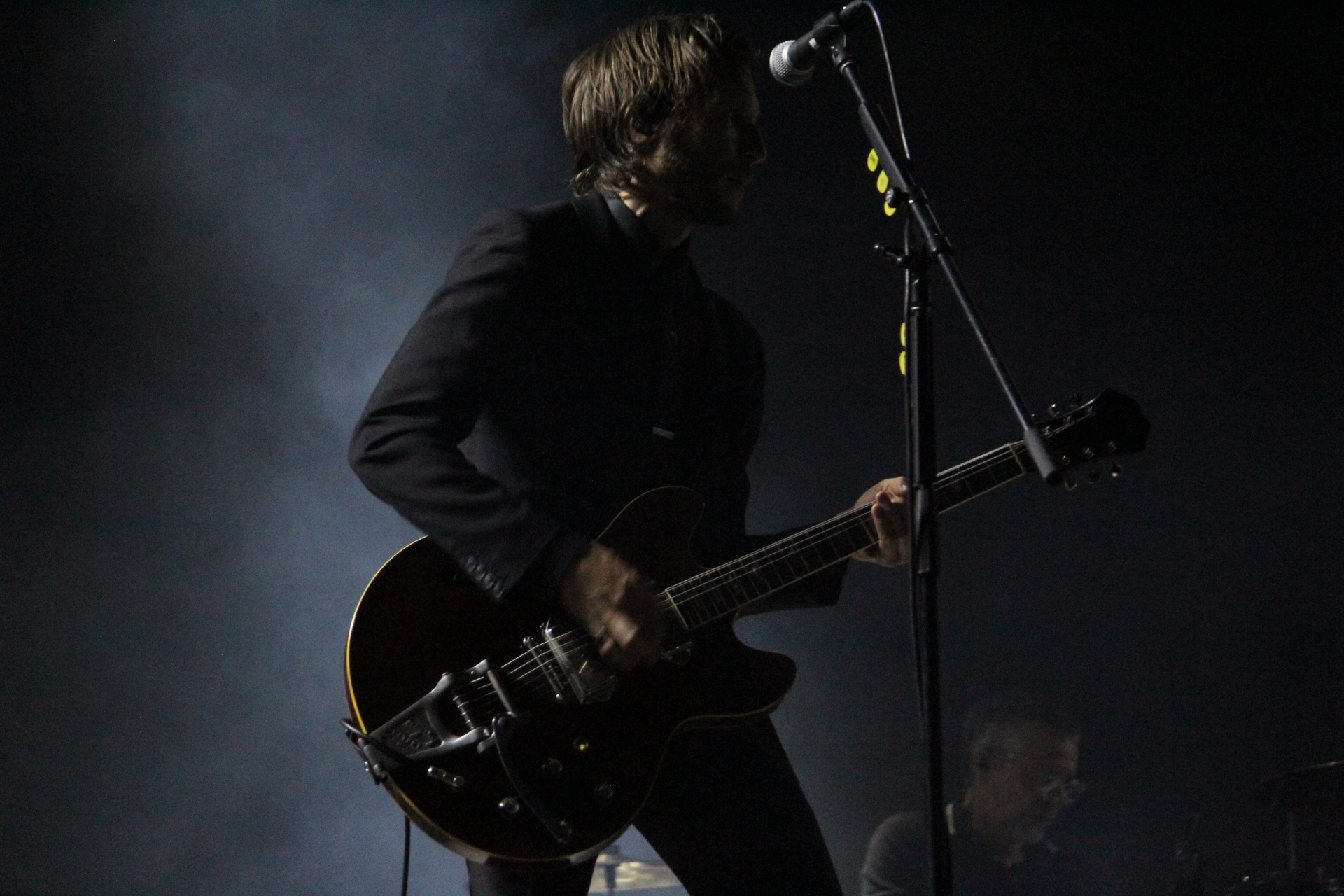 INTERPOL THE WORLD IS A VAMPIRE (18)