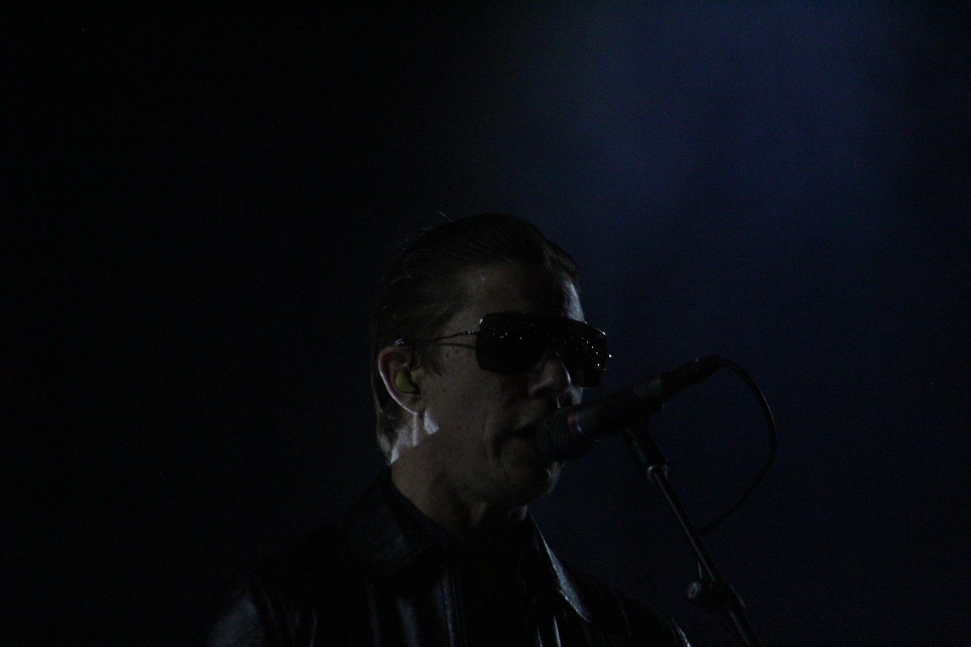 INTERPOL THE WORLD IS A VAMPIRE (29)