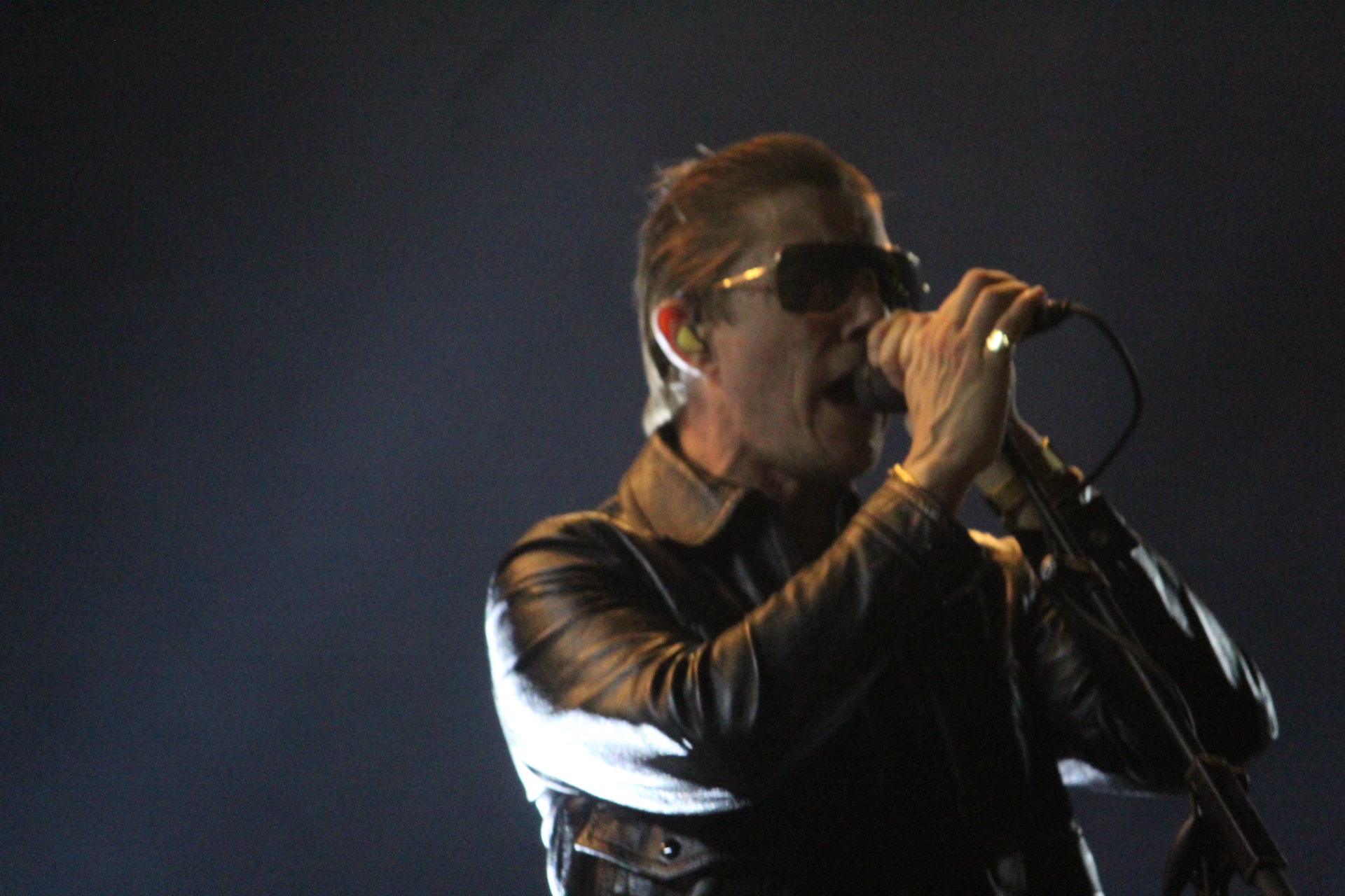 INTERPOL THE WORLD IS A VAMPIRE (32)