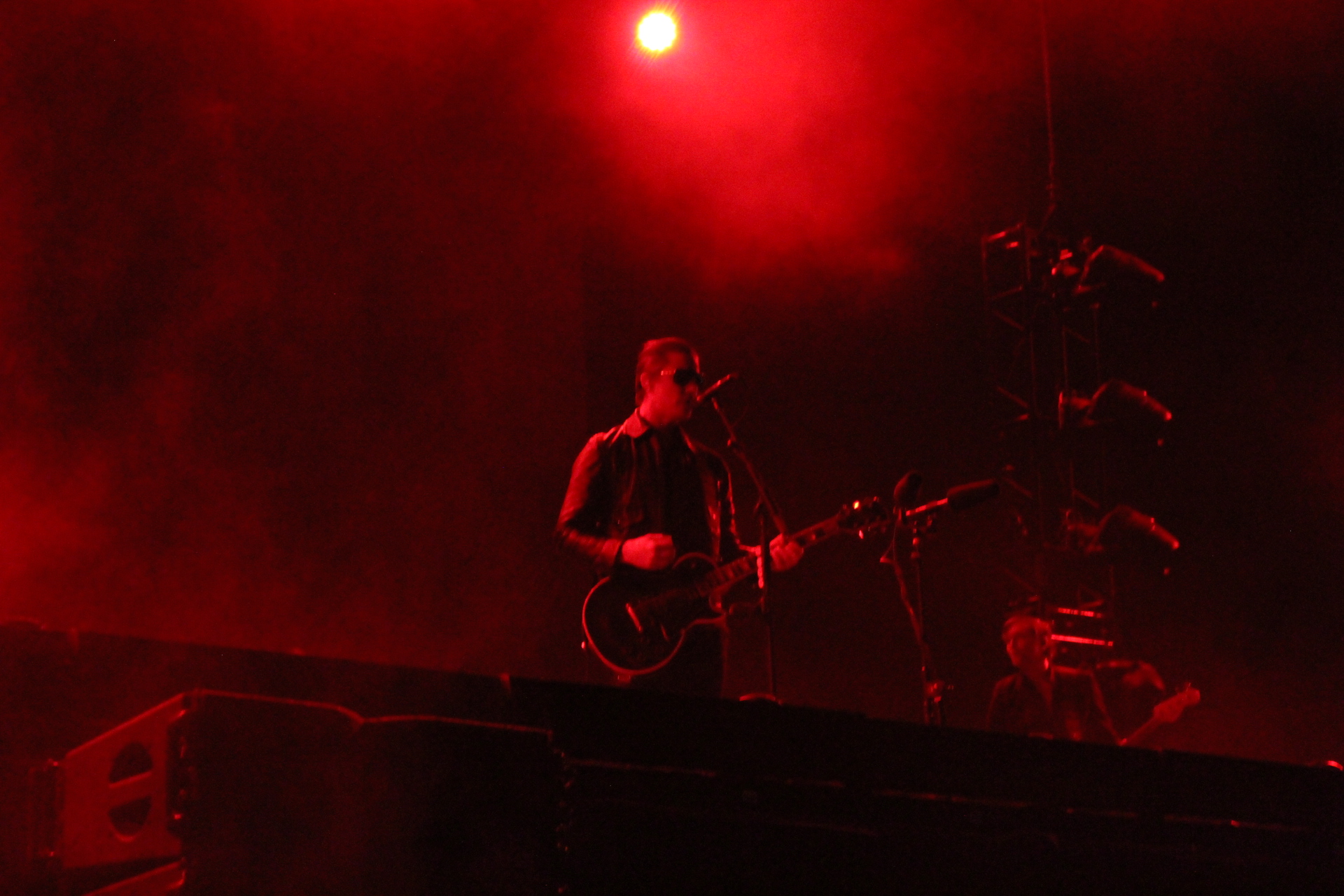 INTERPOL THE WORLD IS A VAMPIRE (7)
