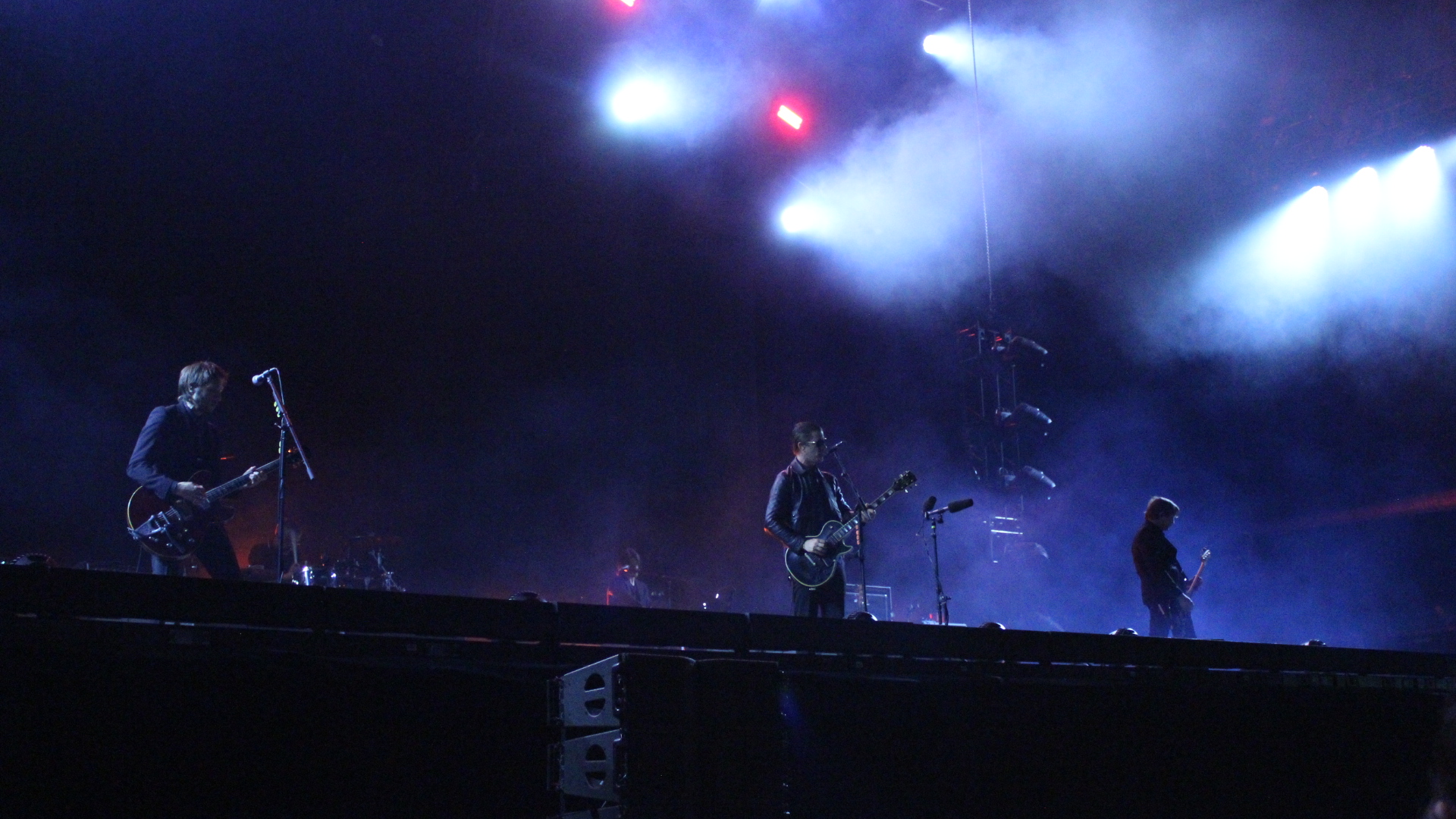 INTERPOL THE WORLD IS A VAMPIRE (9)