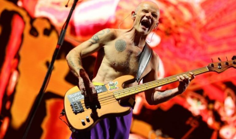 Flea revela su álbum menos favorito de Red Hot Chili Peppers