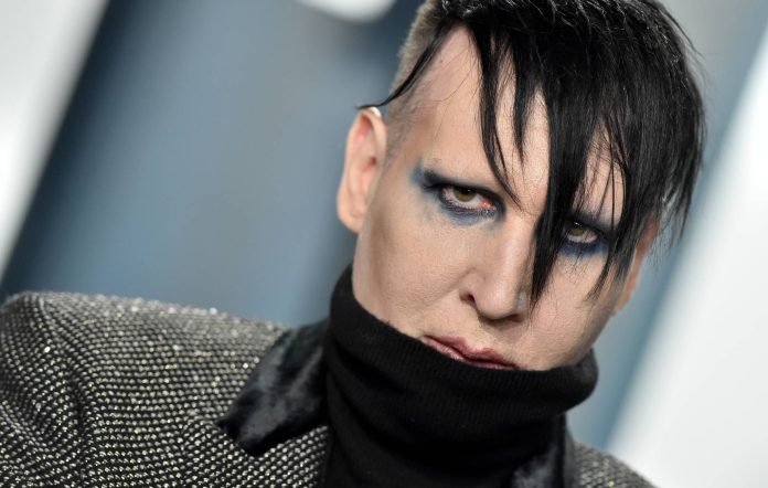 Marilyn Manson se declarará inocente en caso de agresión por escupir y sonarse