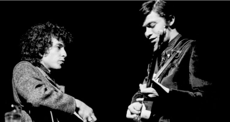 Bob Dylan honra a su amigo de toda la vida Robbie Robertson