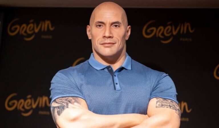 Internet se ríe de la nueva figura de cera de Dwayne Johnson