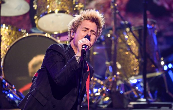 Billie Joe Armstrong de Green Day dice que el pánico moral por las cuestiones trans es jodidamente cerrado