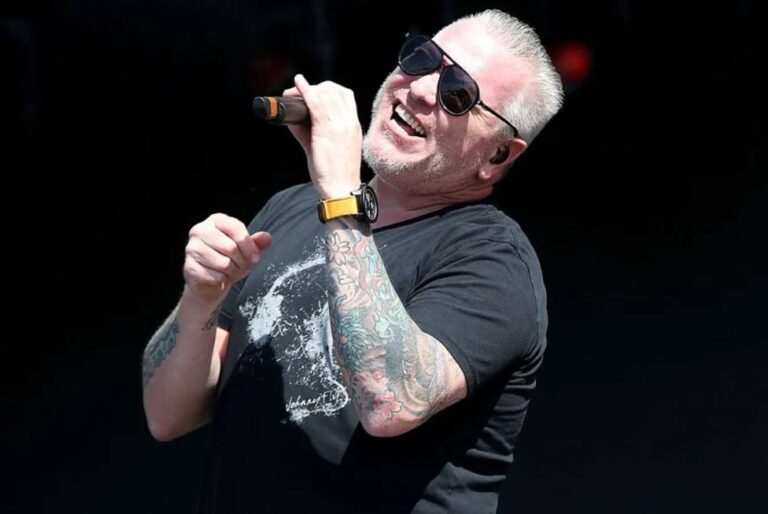 El enfado del manager de Smash Mouth con los Grammy por no incluir a Steve Harwell en el 'In Memorian'