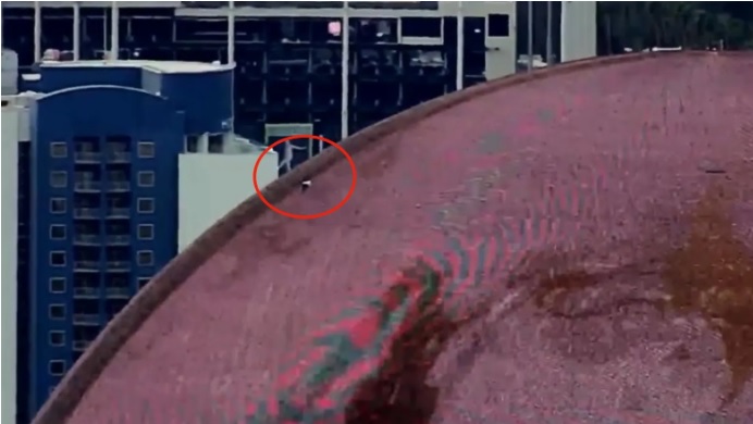 Hombre arrestado después de escalar la esfera de Las Vegas