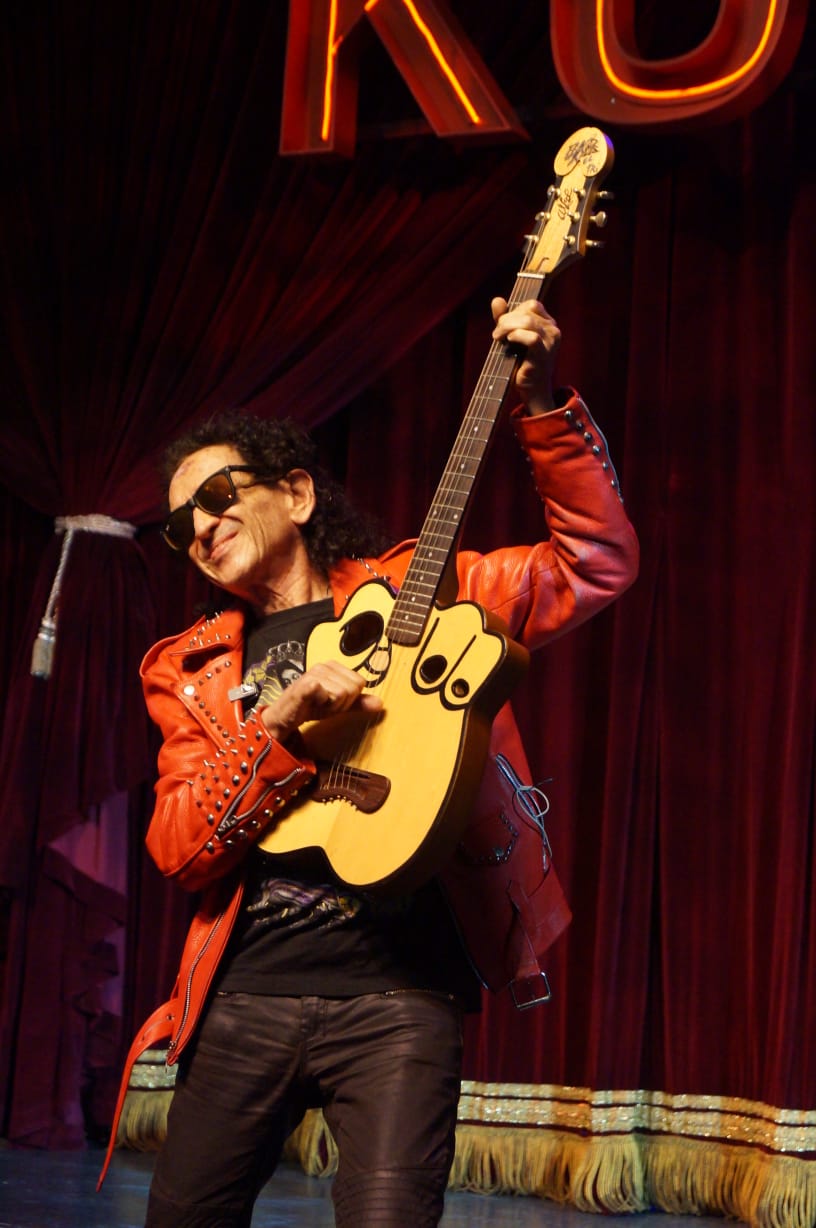 Alex Lora en la obra de teatro "Lagunilla mi barrio"