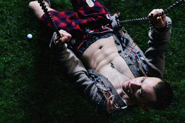 olly-alexander-1-3200x1680-c