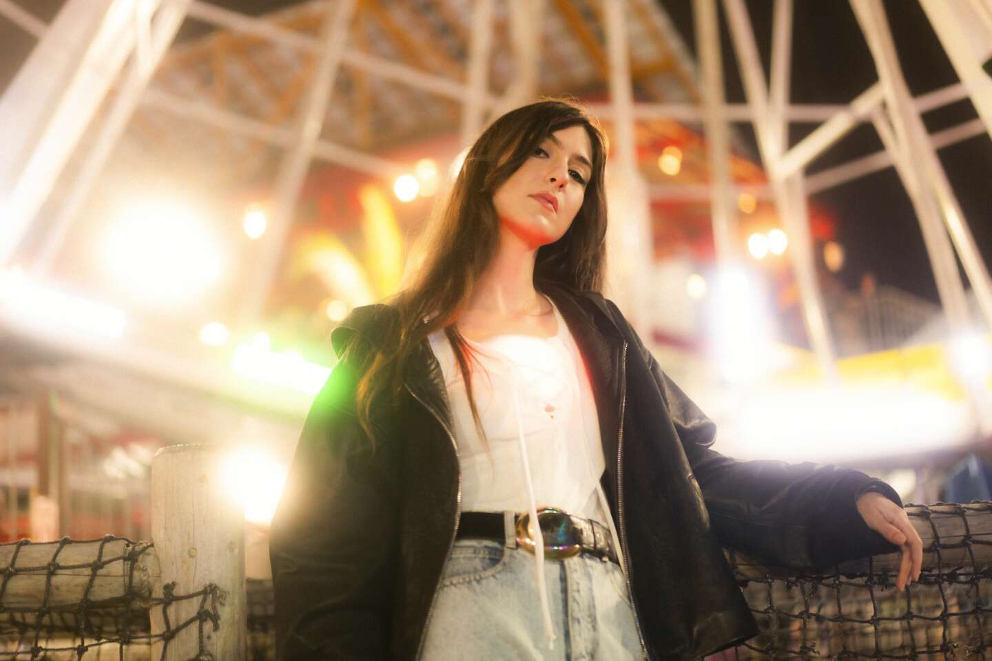 2bcc39c_1669286438419-weyes-blood-aglow-dsc2184-neil-krug-hi-res