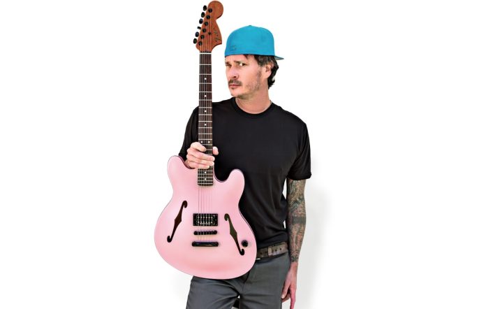 DeLonge-Starcaster-lead@2000x1270-696x442