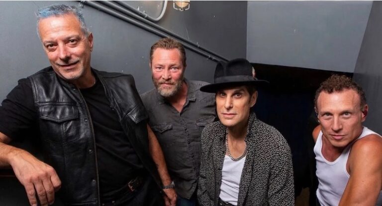 Porno for Pyros presenta “Fingernail”