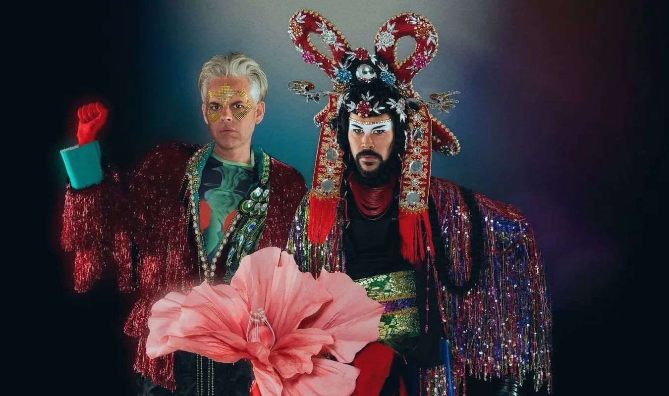 Empire-of-the-Sun-anuncian-album_-Ask-That-God